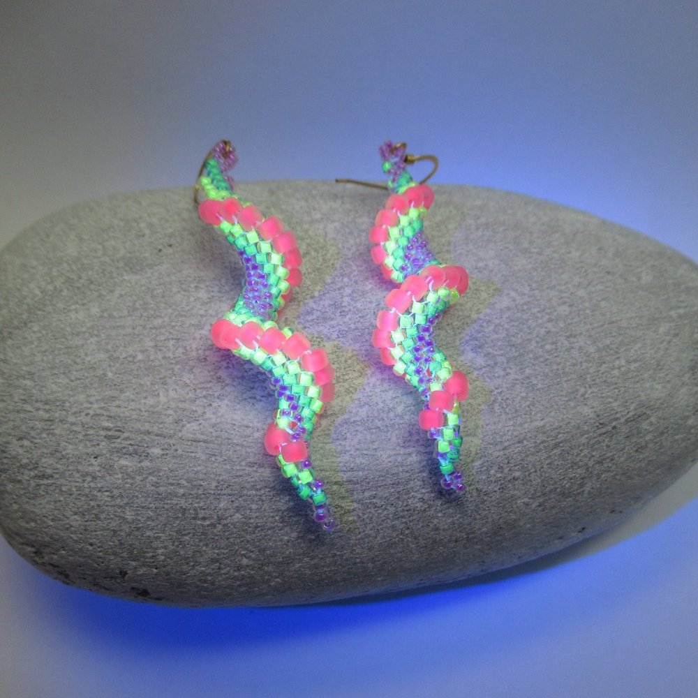 Hand Stitched Spiral earrings - Picture 5 of 10